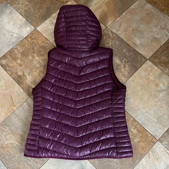 Old Navy Active Vest - Picture 3 of 3